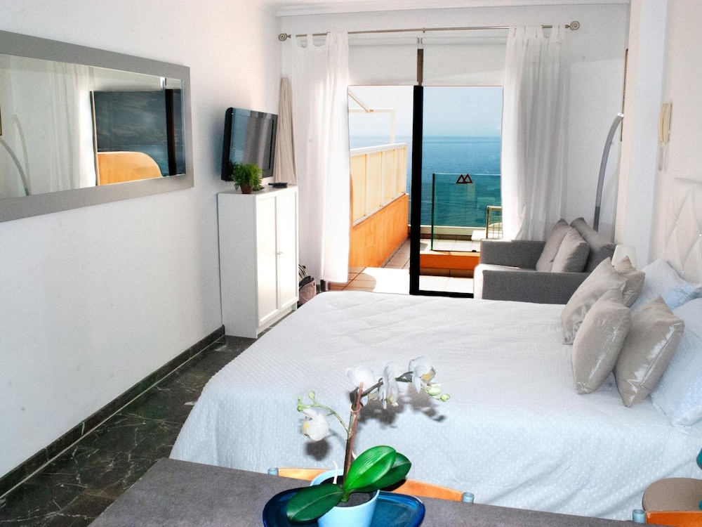 Estudio con Amplia Terraza en los Gigantes