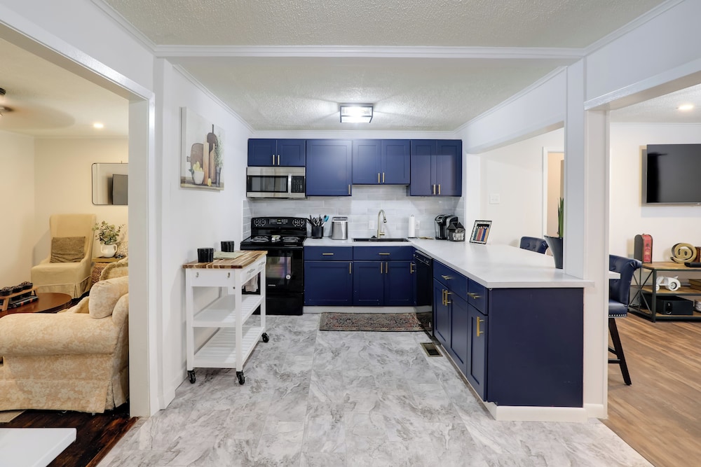 Updated North Greenwood Cottage < 1 Mi to Dtwn!