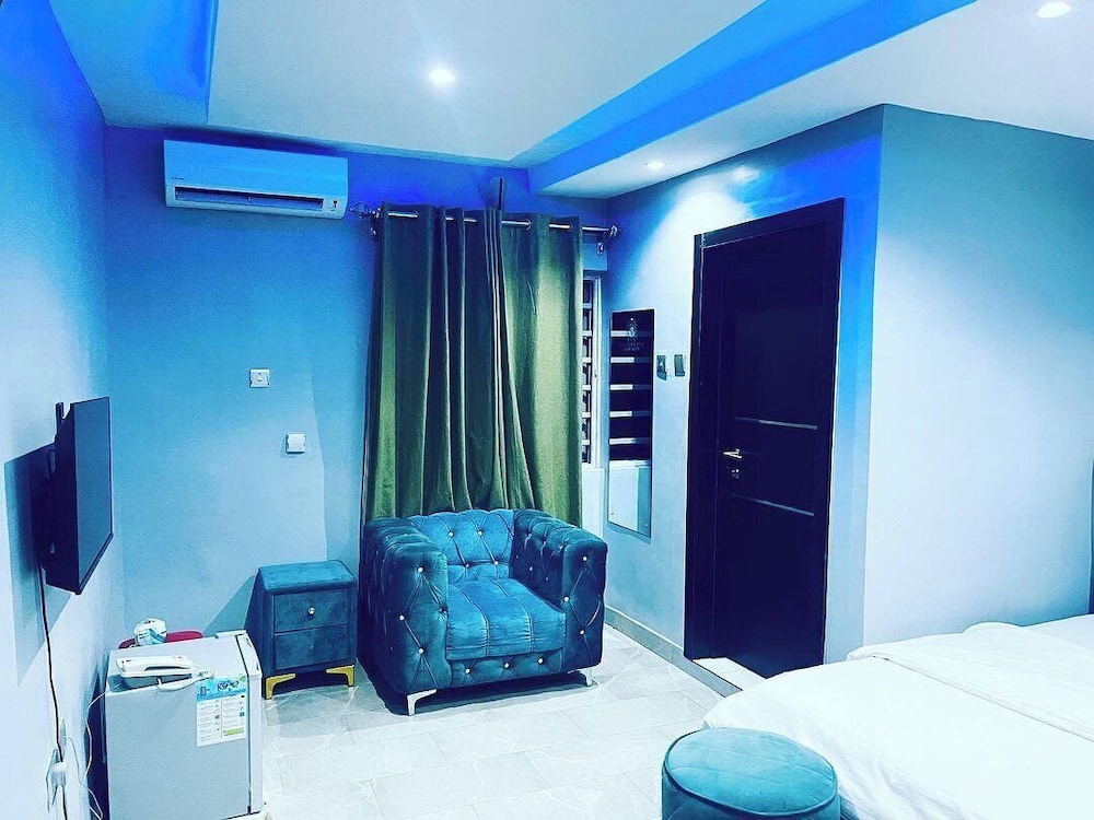 Villa Maxili Hotel and Apartment