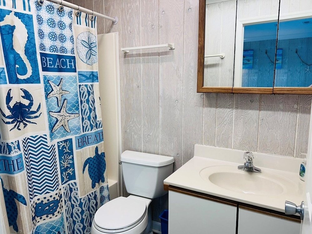 Sea It All 2 Bedroom Home by RedAwning