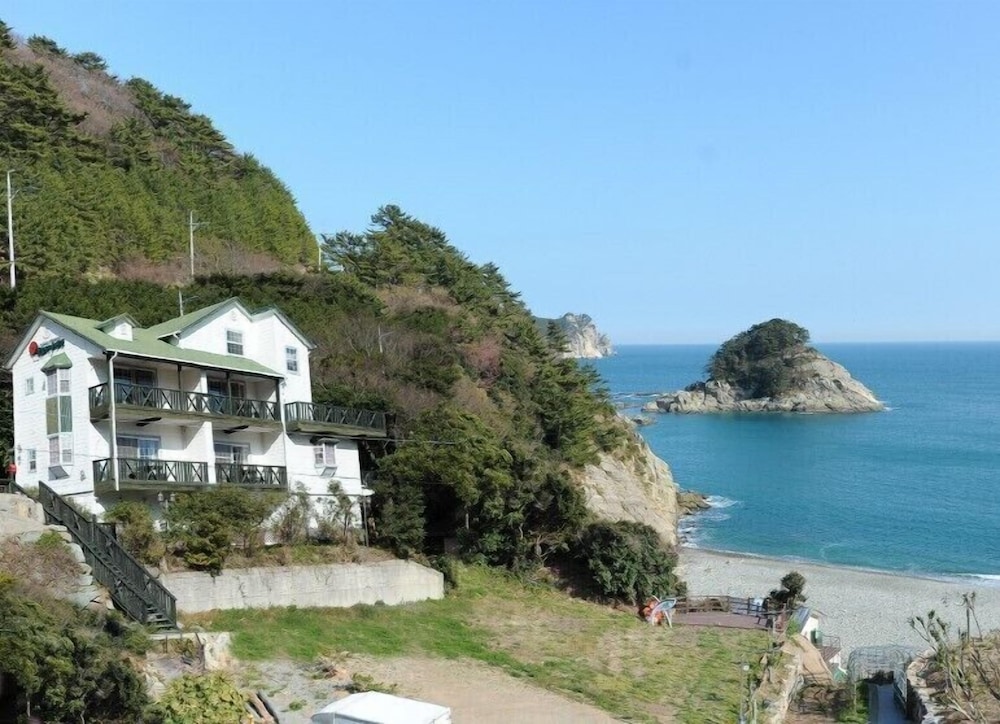 Geoje Floria Pension view 4