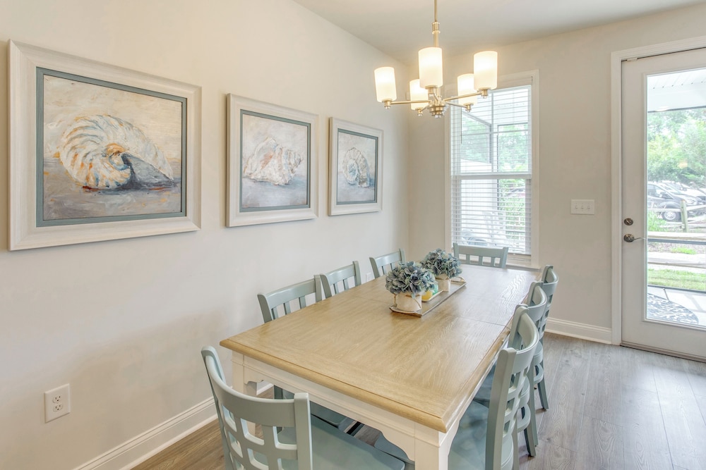 Pool + Shuttle to Ocean! North Myrtle Beach Escape