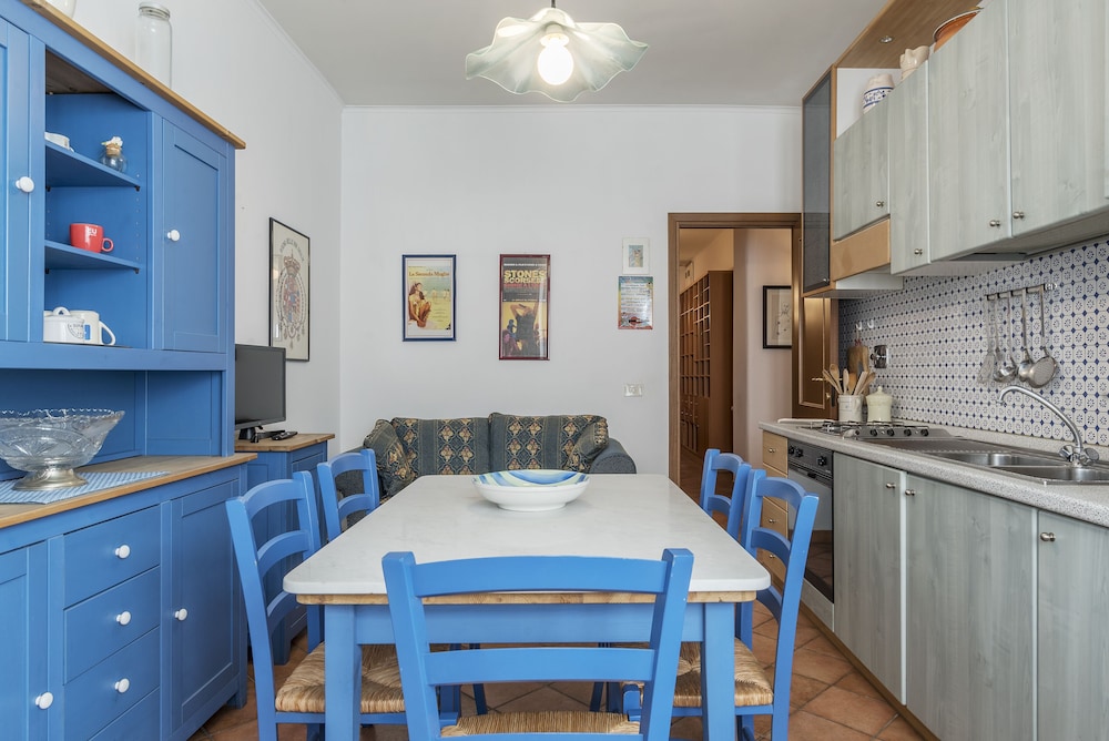 San Lorenzo Roomy Apartment