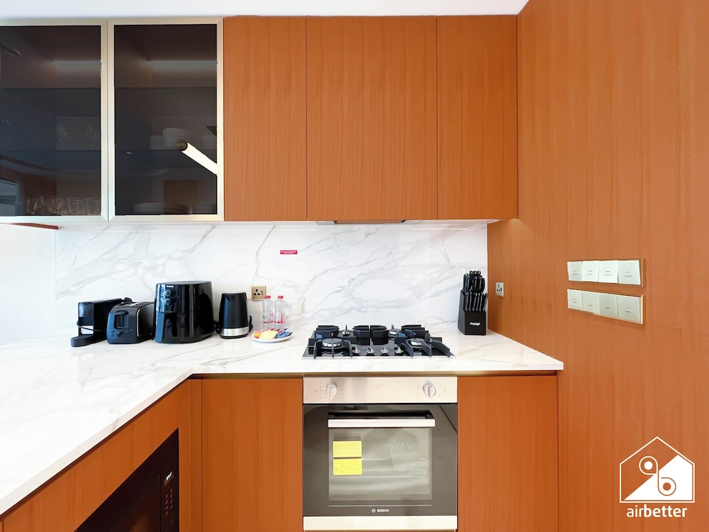 Luxury Beachfront 1BR on Palm Jumeirah & Balcony