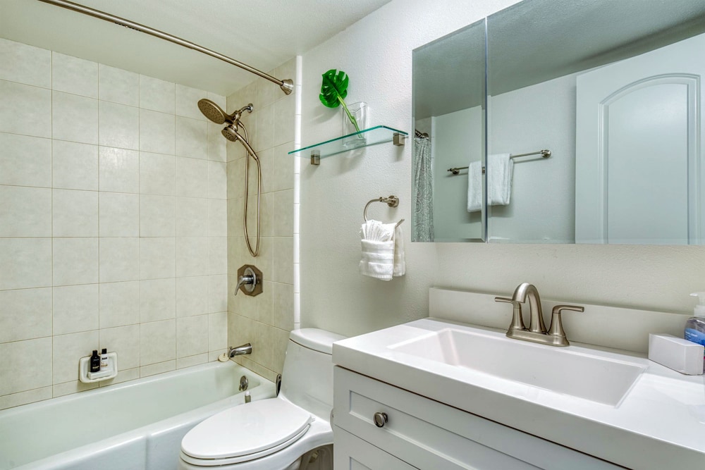 Maui Vista 2-301 - Modern and Bright Renovation in Building 2, No Carpet, AC!