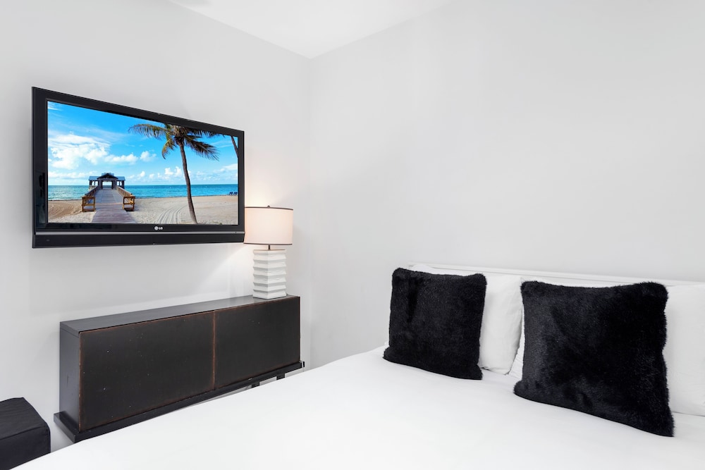 Luxury Vacation Rentals in South Beach by LRMB