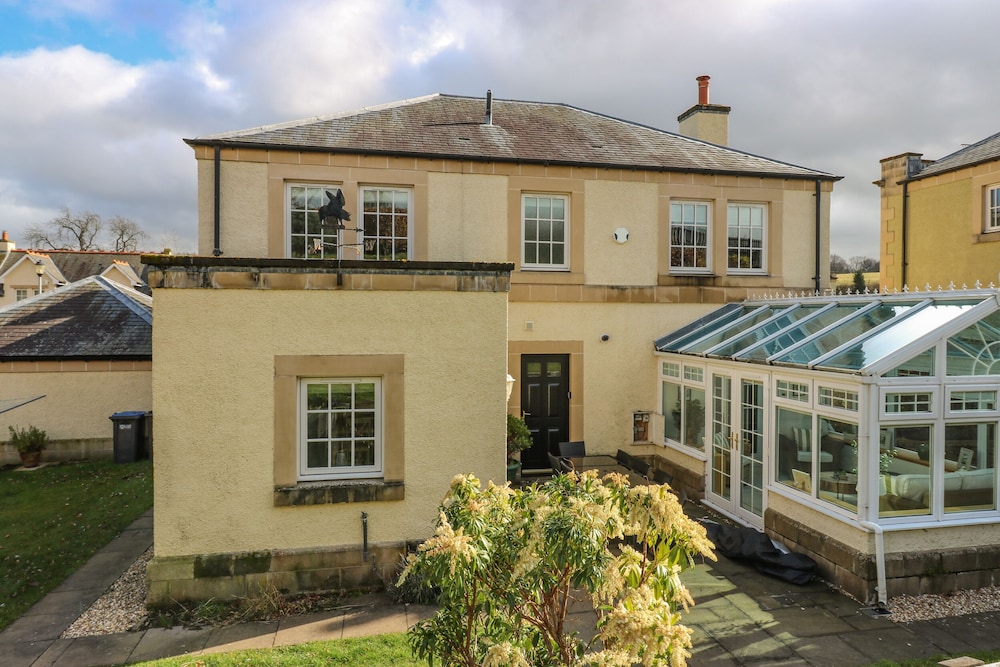 40 Bowmont Court
