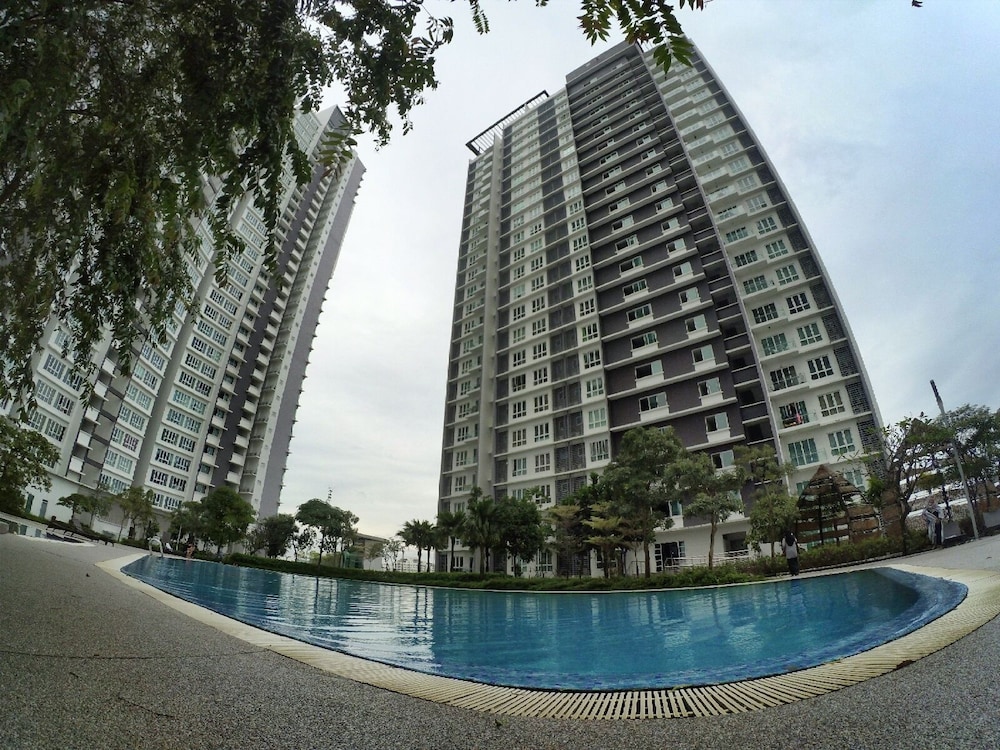 City Living with Panoramic Sea Views at Danga Bay