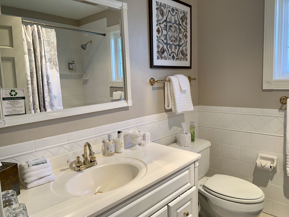 Ashland Vacations - McCall House Boutique Inn - Property Image 8