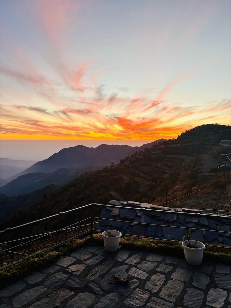 Deodar Inn resort