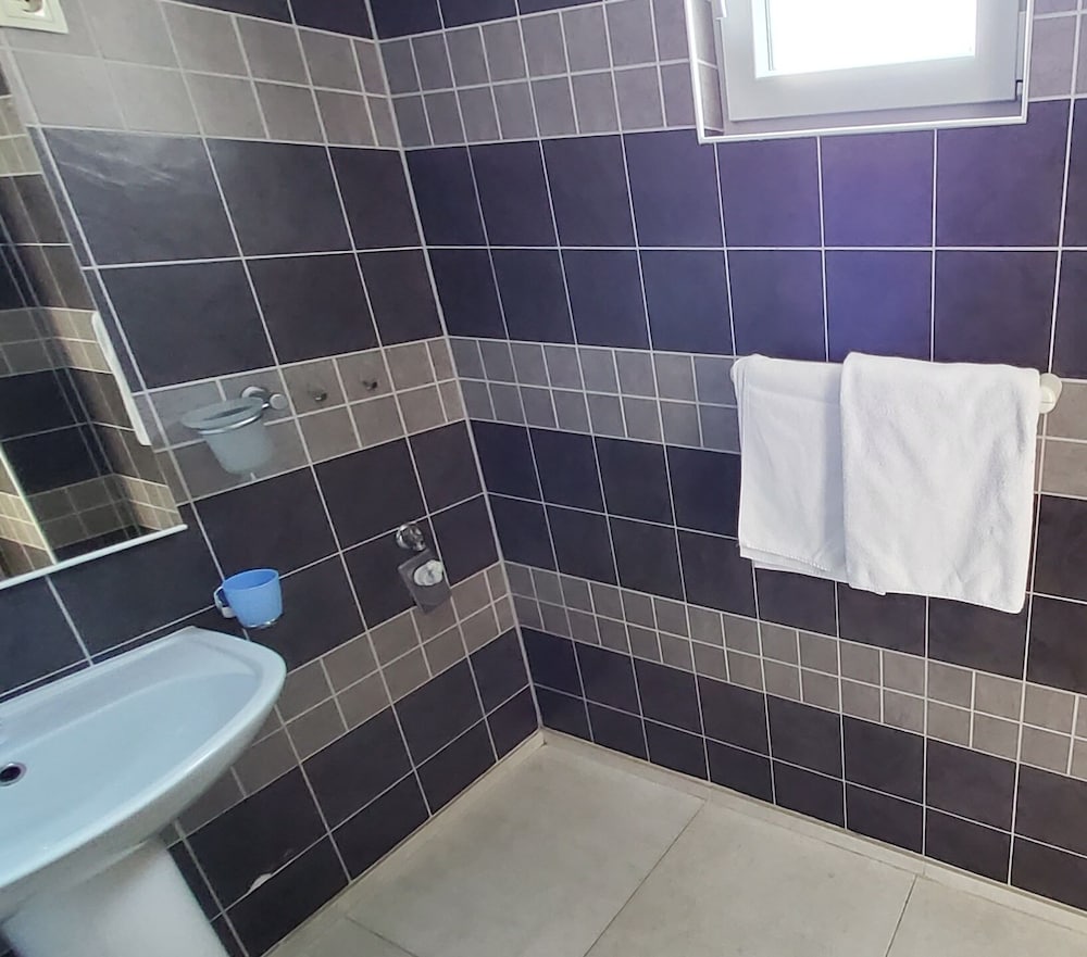 Apartment 5 Double Bed & Bidet Sleeps 2 Guests