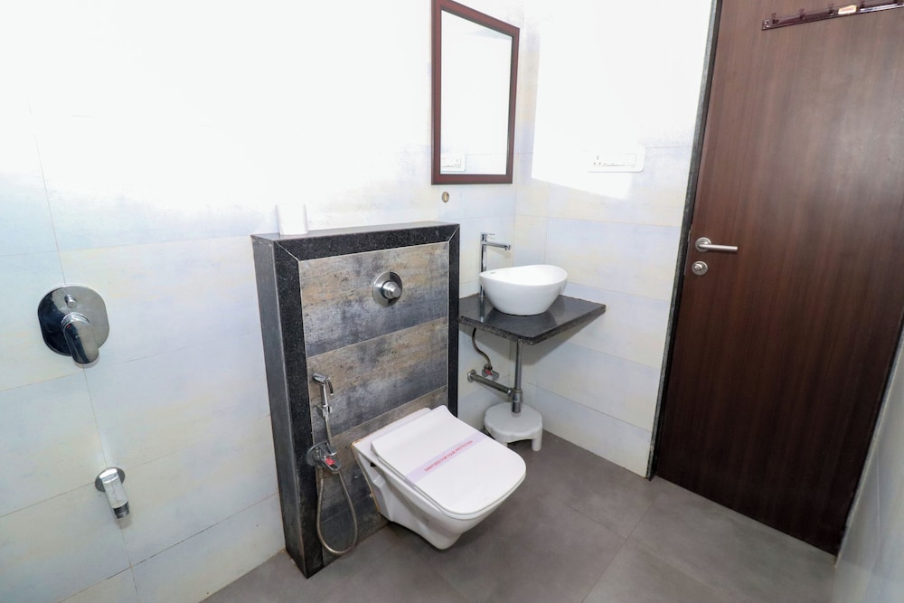 Pinaki Comfort Stay, Vile Parle - Near Airport