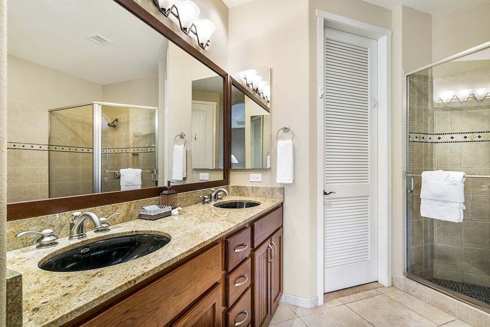 Prestigious Mauna Lani Resort - Luxurious End Unit - Large Private Lanai! -vrkcv