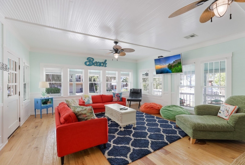 Marmalade Mermaid 3 Bedroom Home by RedAwning