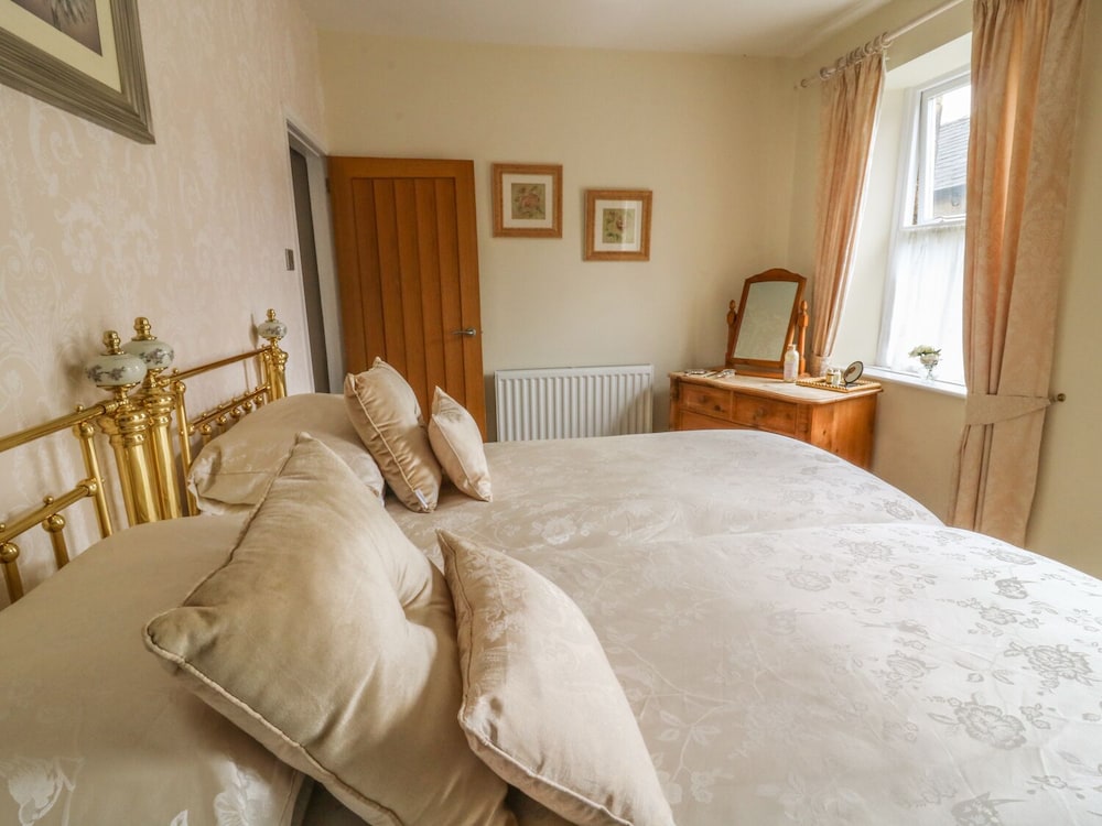 Daisy's Holiday Cottage view 3