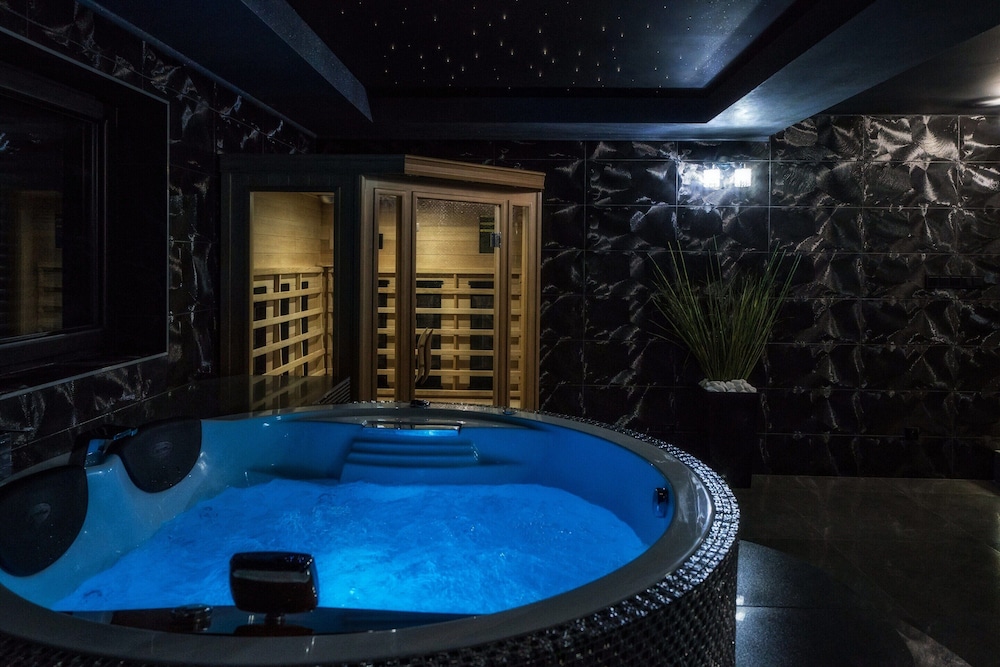 Luxury Villa with View of Tatra Mountains, Sauna, Hot Tub, Swimming Pool view 2