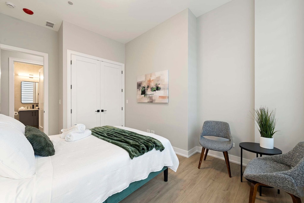 Spacious Bright Modern New Unit in Tri Taylor