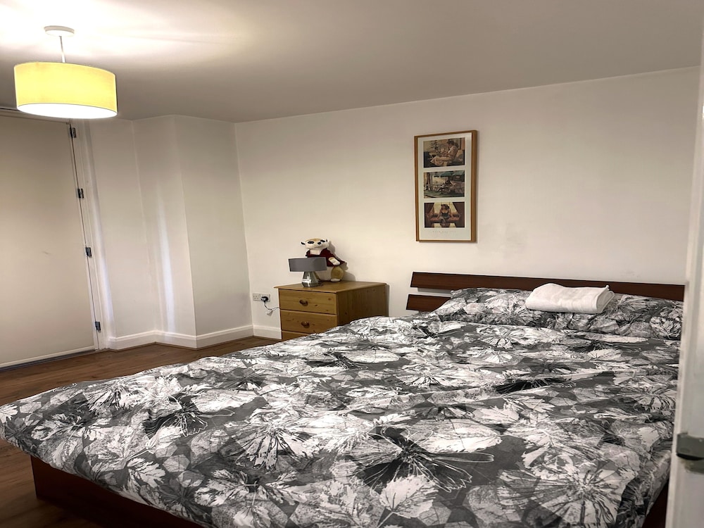 Urban Oasis 2-bed En-suite Apt in Birmingham view 5