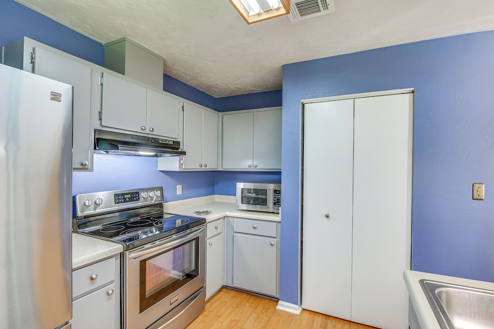 Quiet & Convenient Tallahassee Home, 4 Mi to Lake!