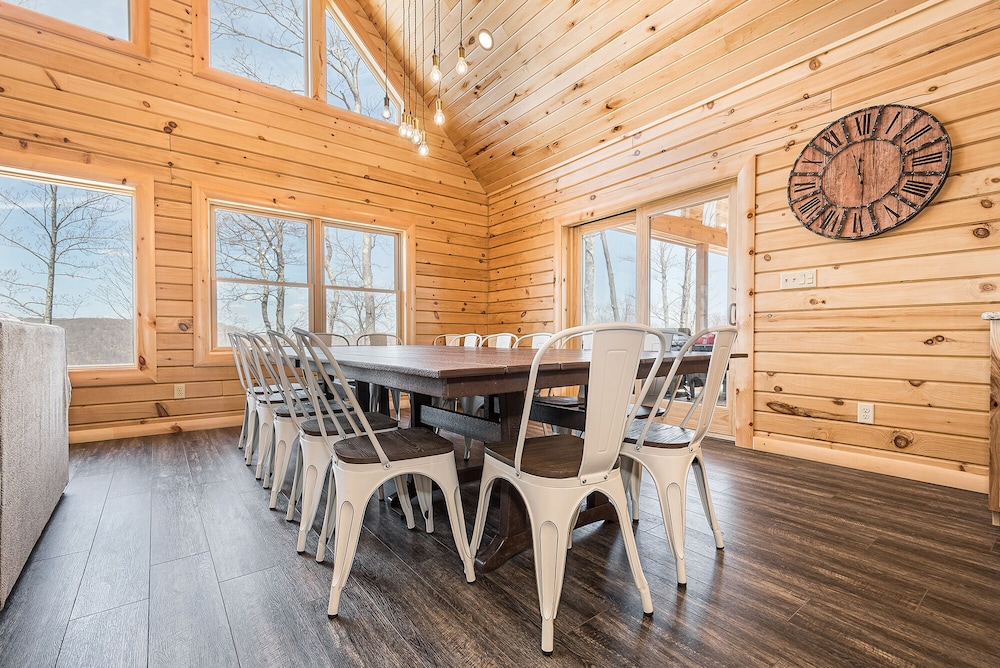 Mountain Crest Lodge - Property Image 1