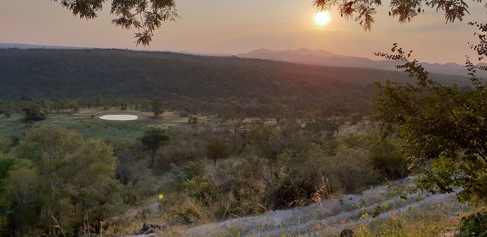 Nyati Safari Lodge