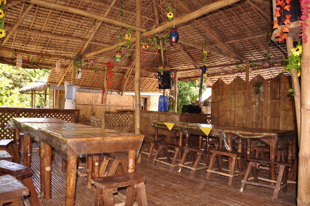 Treasure Isle Guesthouse - Hostel