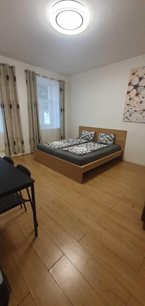 Affordable 2BR Stay 15 Min Enkplatz