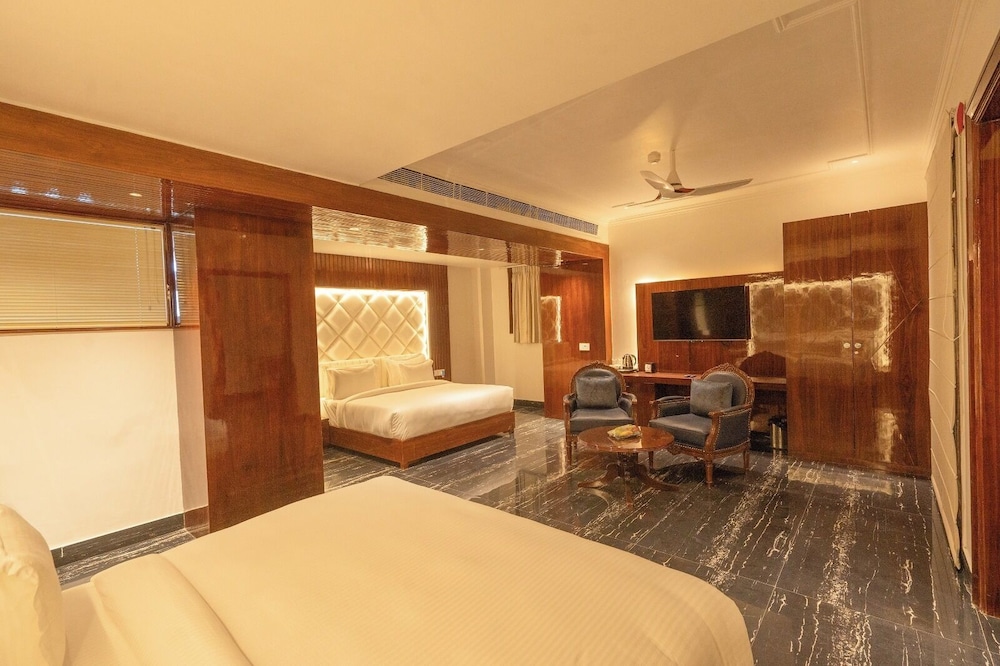 Gajraula Sukhdev Dhaba & Resort