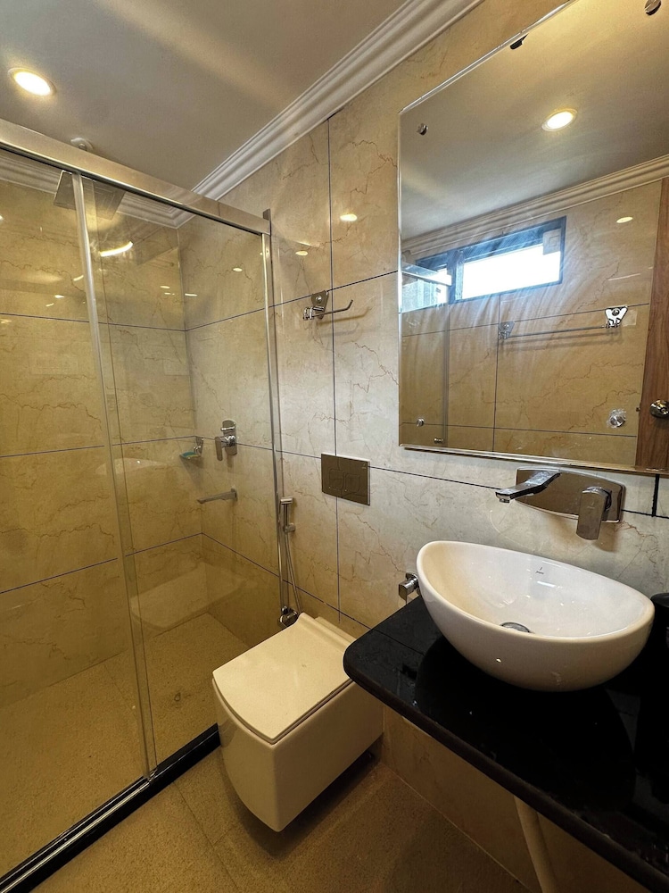 Dilan Residency Villa -5 Bedroom- Centrally Heated