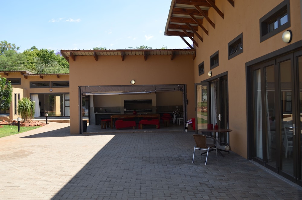 Manor Hills Guest Lodge