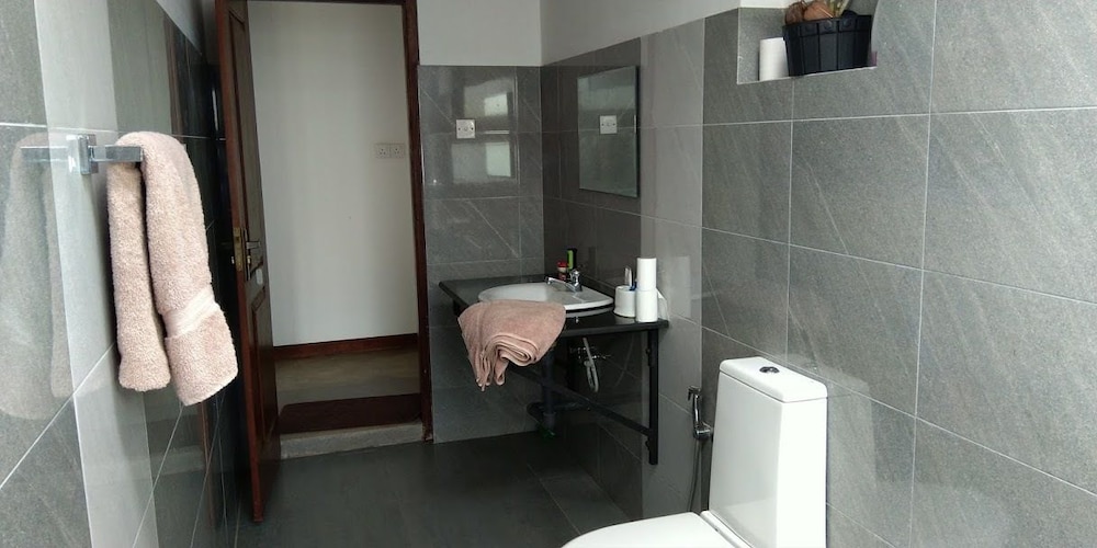 Negombo Holiday Home