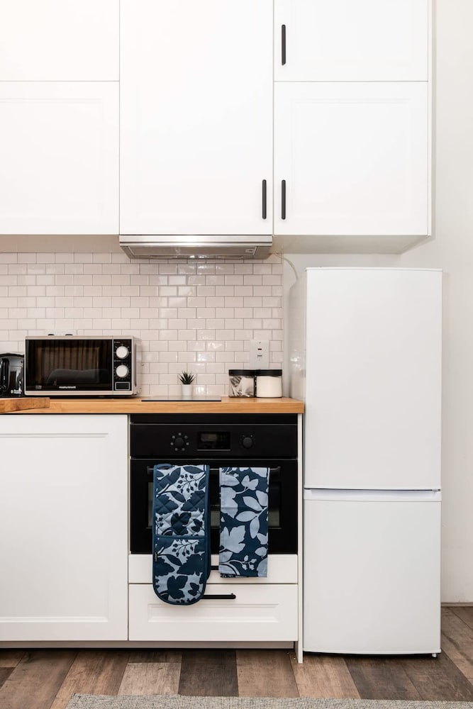 1 Bedroom Apartment-free Parking