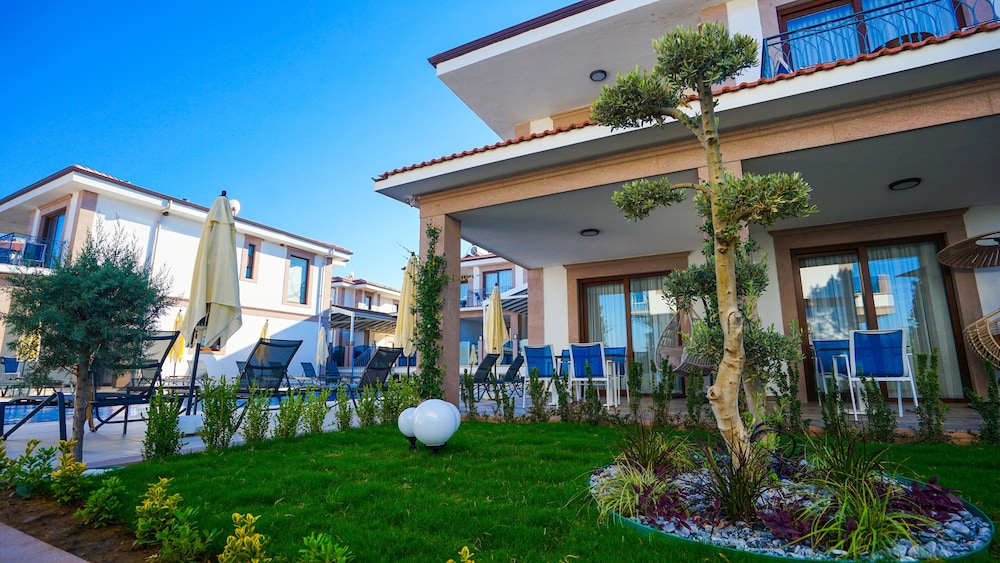 Hotel Cunda Rota Seaside - Image 1