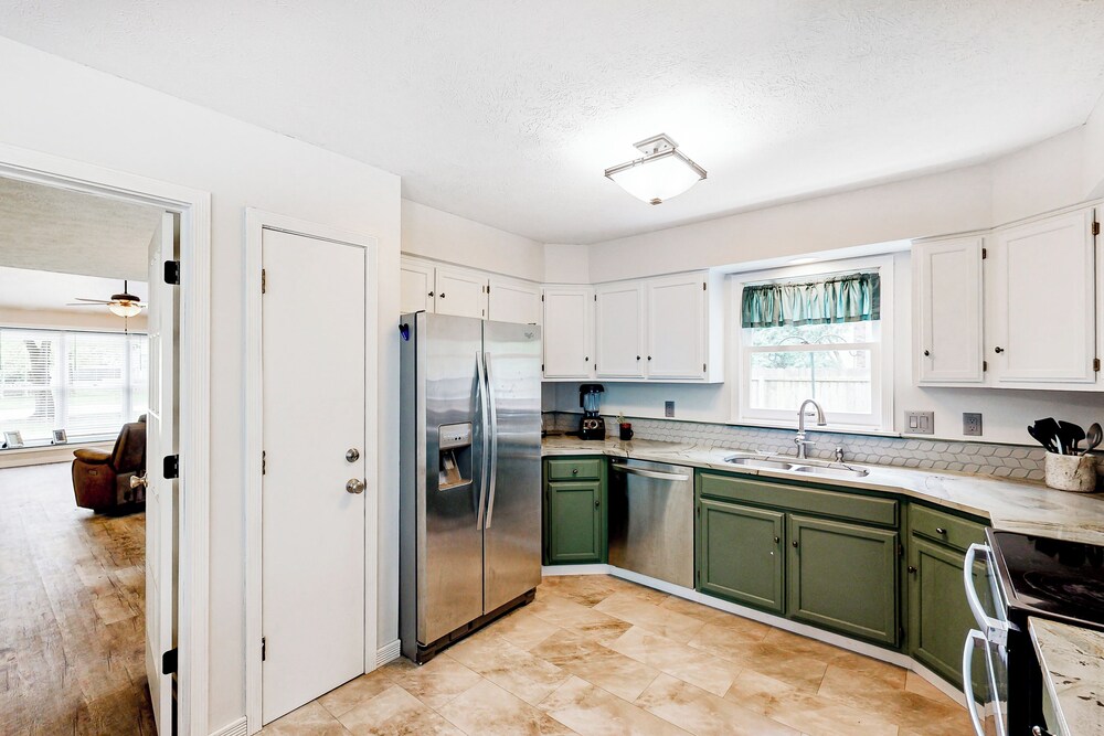 Waterfront 3BR w/ Heart-shaped Pond & Vitamix