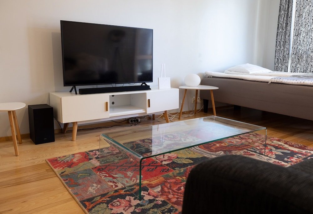 2ndhomes Deluxe Studio w Sauna & Balcony view 4