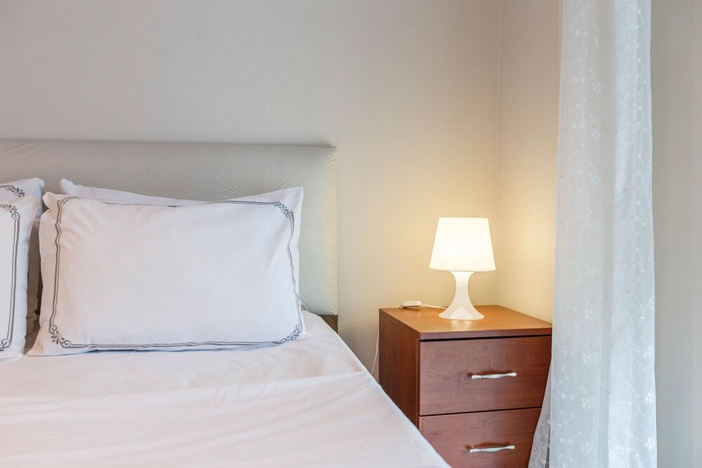 Cozy Flat Near Public Transportation in Tuzla view 3