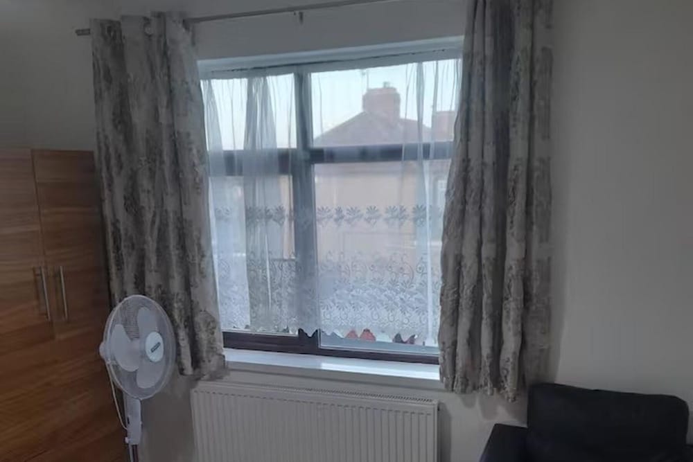 Family- Near Lcy Airport- Sleeps 6- Parking- Wi-fi
