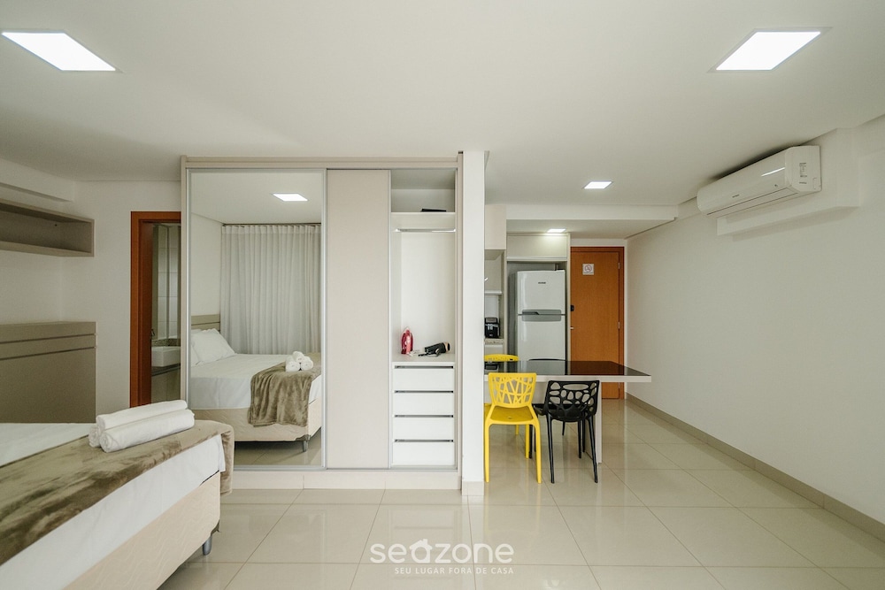Studio w/ Pool & gym in Condo - Lhg1603