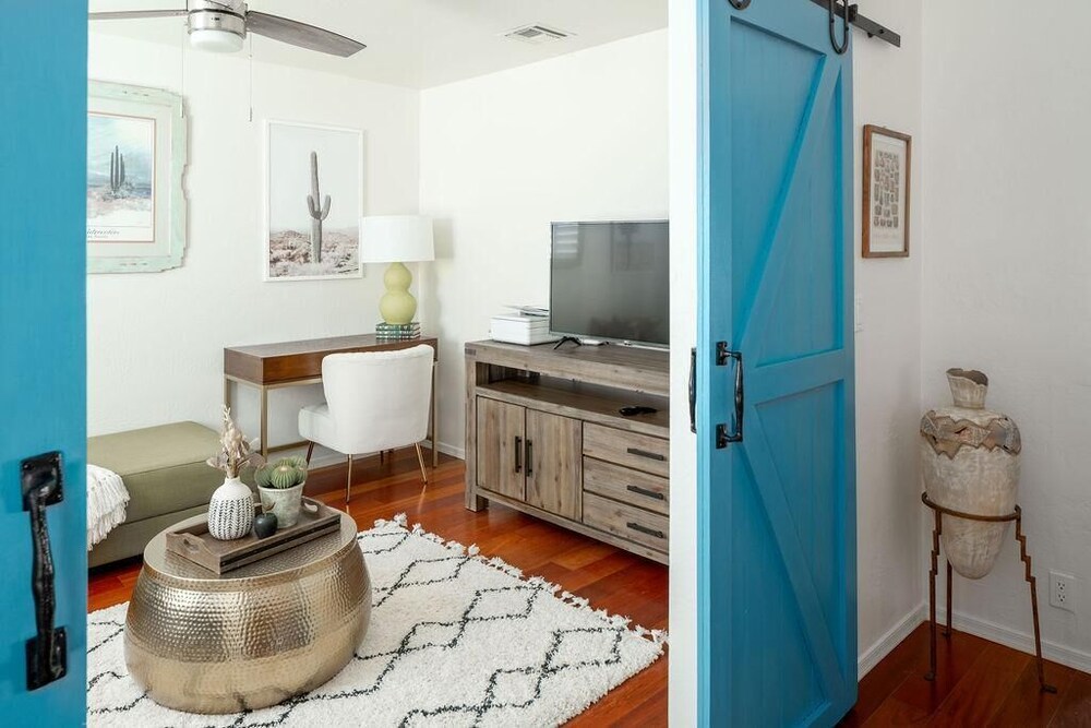 Redfield - Colorful Ranch Home - Must Visit, 사진 48