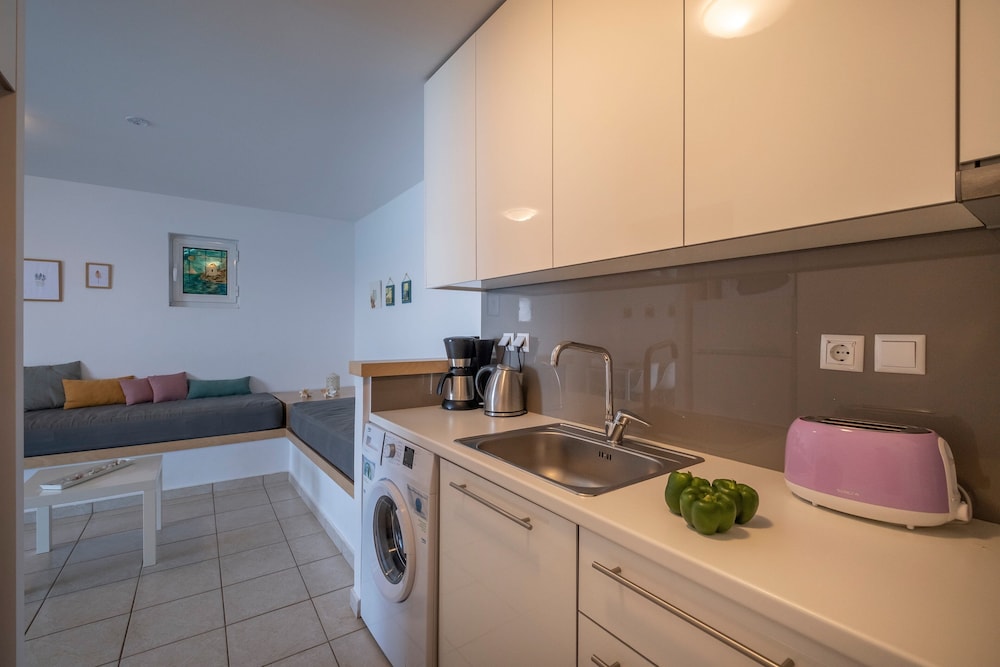 Meli Apartments & Villas