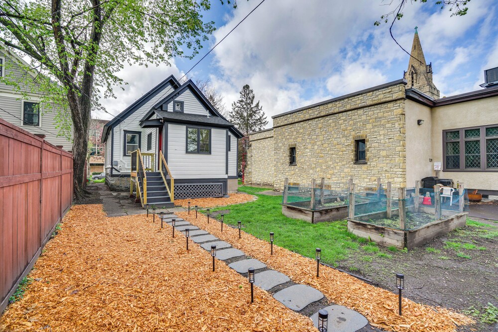 Saint Paul Vacation Rental Near Shopping & Dining!
