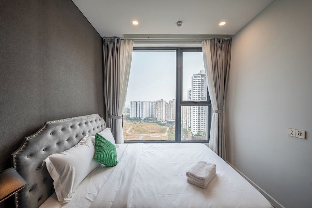 Sunny Lumiere Riverside Luxury Residence