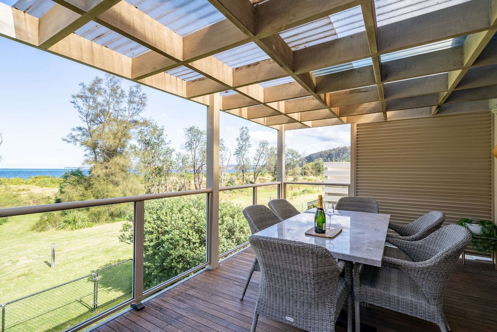 3-bed Seaside Serenity Escape at Long Beach
