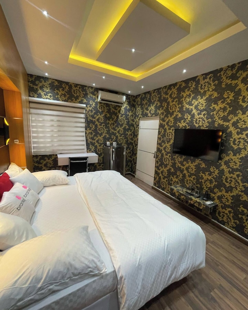 LUXE APARTMENTS