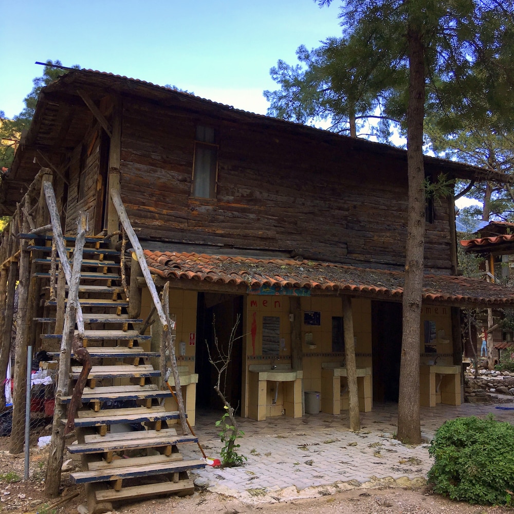 Kadir's Tree Houses