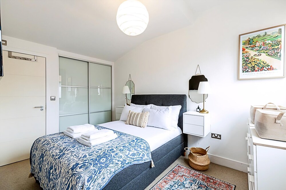 Modern & Airy 2-bed Gem in Trendy Stoke Newington