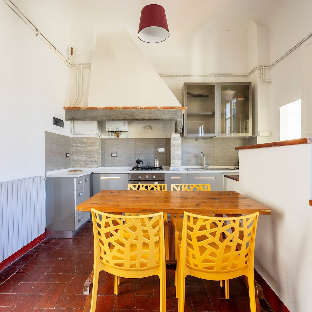Cerchi 3 in Firenze With 2 Bedrooms and 1 Bathrooms