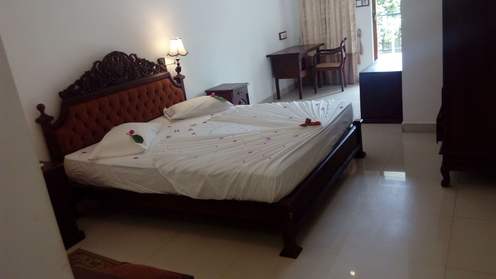 Sarathchandra Tourist Guest House