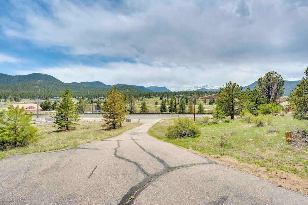 Steps to Estes Lake: Mtn-view Hideaway w/ Hot Tub!