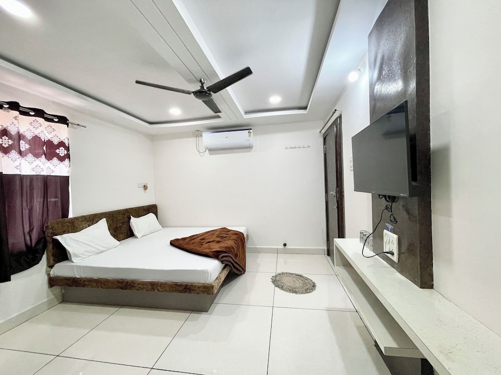 Hotel S M INN near Temple & Main Places